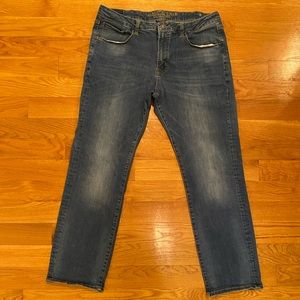 American Eagle Outfitters Men’s Straight Leg Extreme Flex Jeans. Size 38. Blue